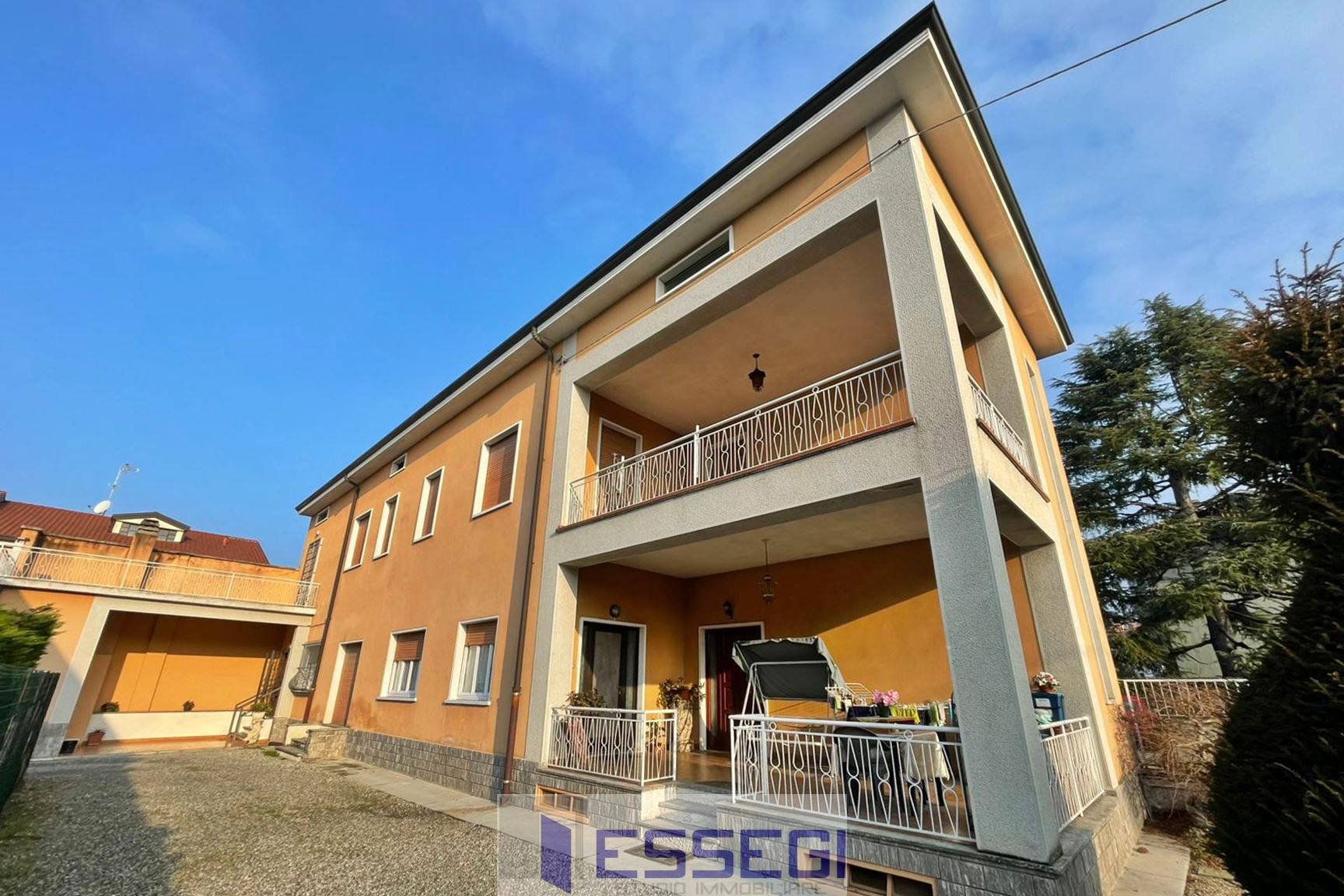 GIUSSANO Casa indipendente bifamiliare